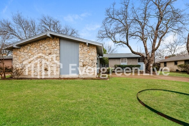 Photo - 9538 Vinewood Dr