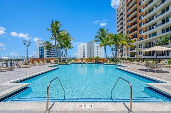 Building Photo - 3232 SW 22nd Terrace Unit 604 Rental