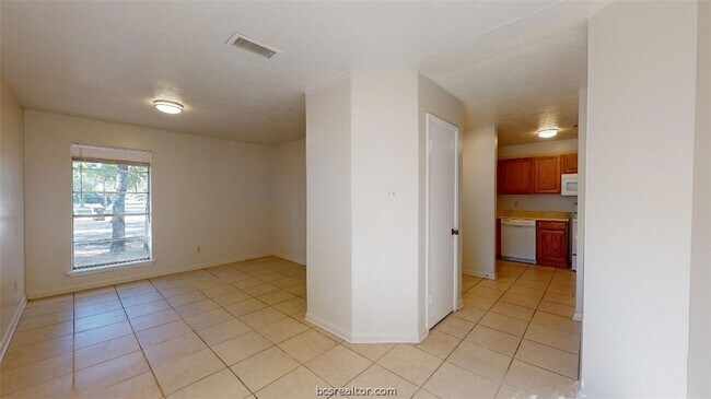 916 Navarro Dr