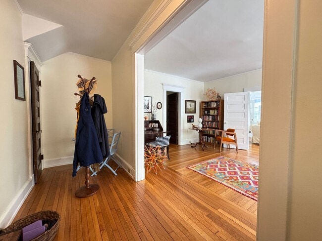 Photo - Spacious 2-Bedroom, 2-Bath in East Rock – Newly Renovated! Unidad First Floor