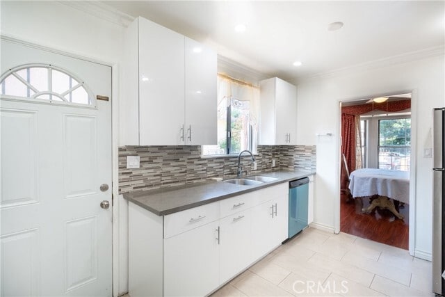 Photo - 5034 Newcastle Ave