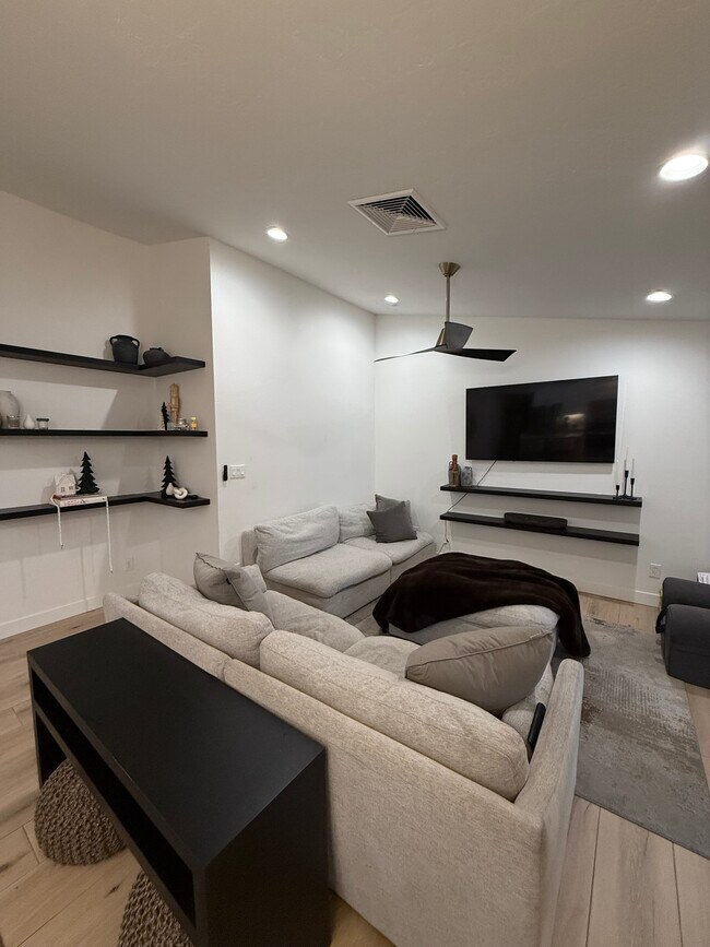 Photo - 948 E Grandview St