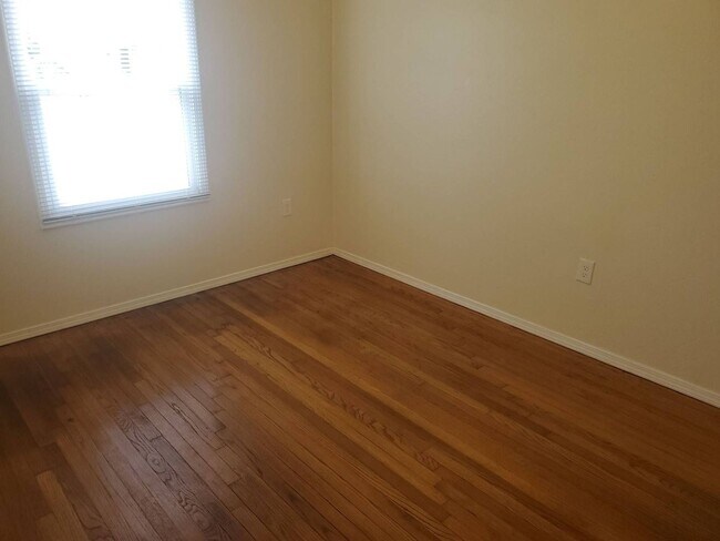 Photo - 2143 NE 19th St