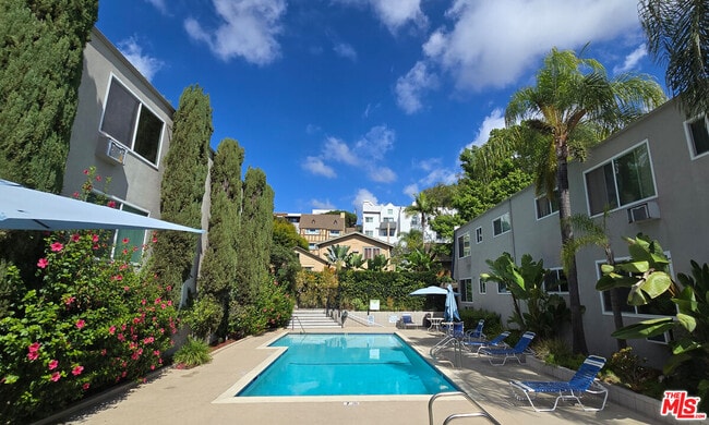 Photo - 972 Larrabee St Unidad 120