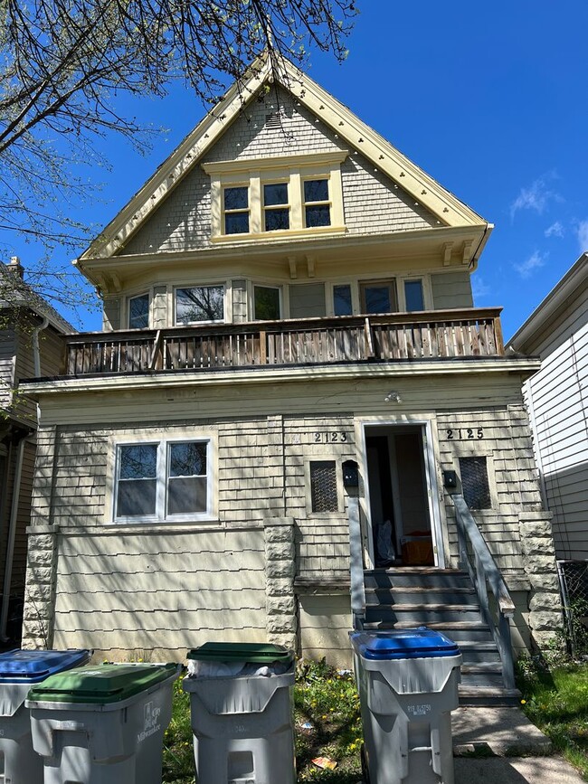 Building Photo - 2123 N 47th St Unit 2125 N 47th St Rental