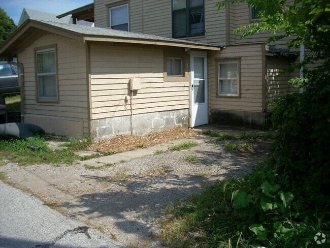 Building Photo - 108 S College St Unit C Rental