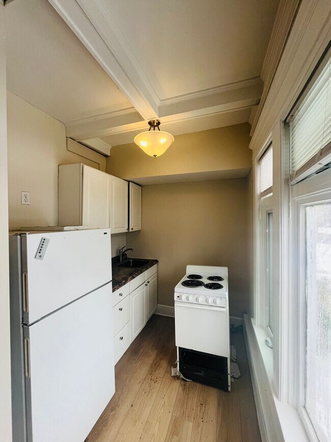 Photo - 1 Manning Blvd Unit 1 Manning Right