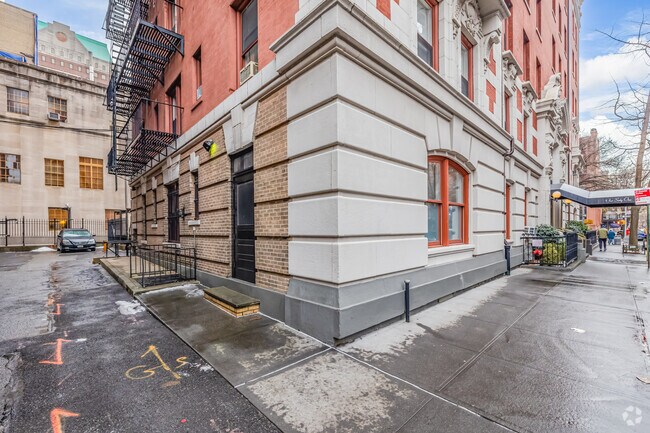 Photo - 161 Henry St