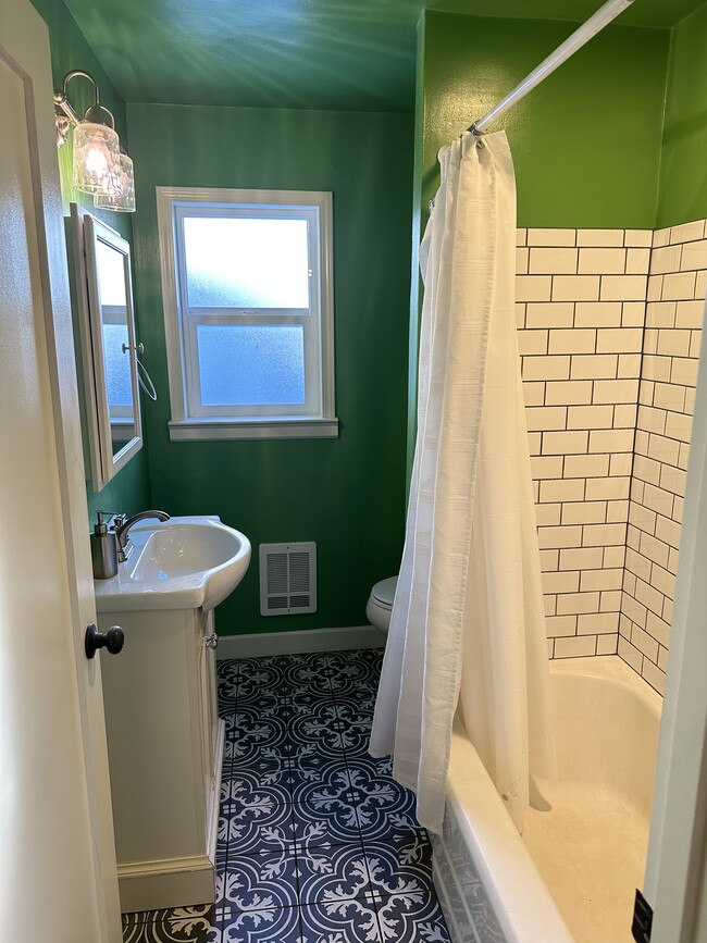 Bathroom - 1148 Sidney Ave Unit A