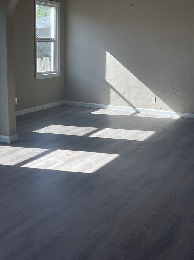 Photo - 712 W Hammond Ave