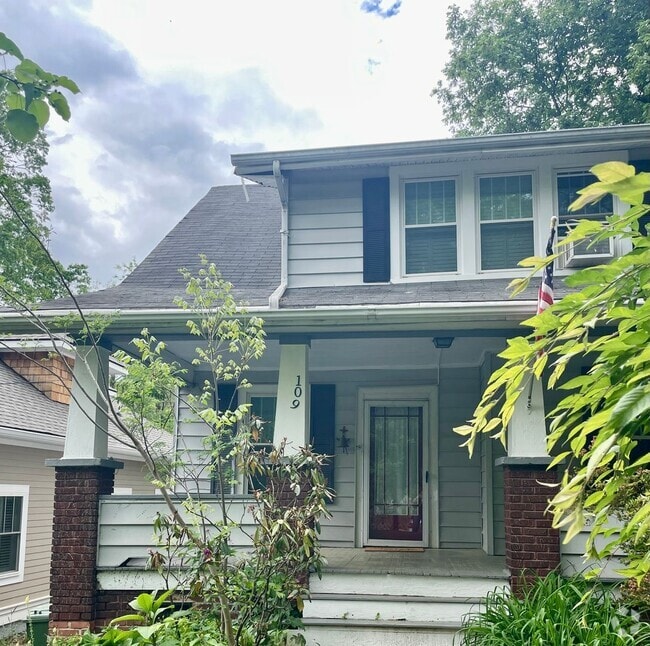 Building Photo - Beautiful Historic Kenilworth 3 bed, 1.5 b... Rental