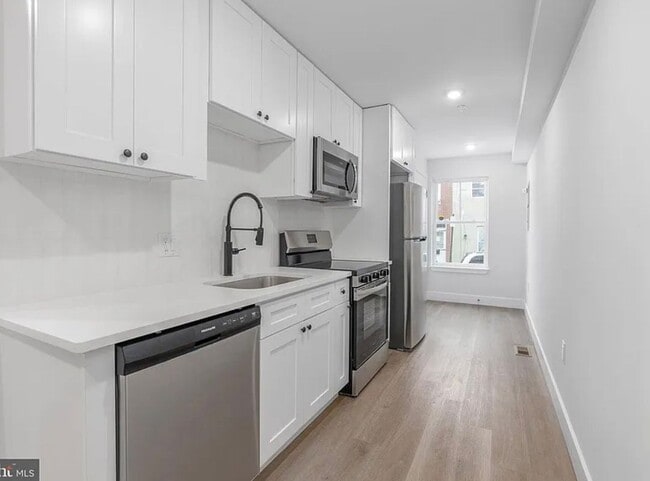 Building Photo - 2055 E Rush St