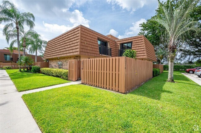 Building Photo - 2536 Camelot Ct Rental