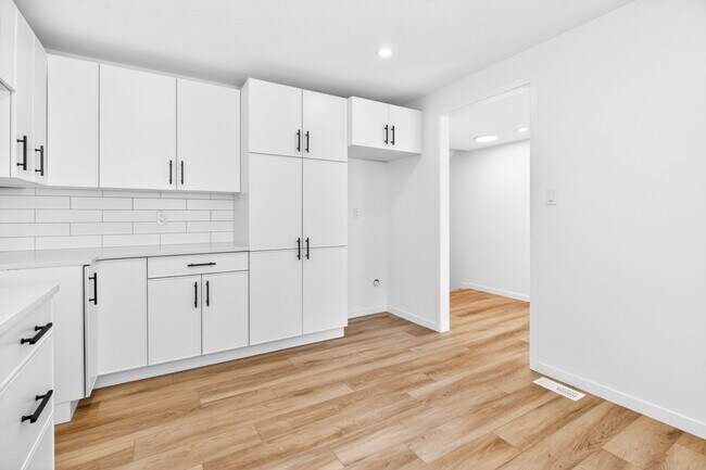 Photo - 12133-12146 46 St NW Unit 12133 BSMT