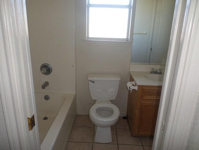Photo - 1602 Van Zanten Dr Unit A