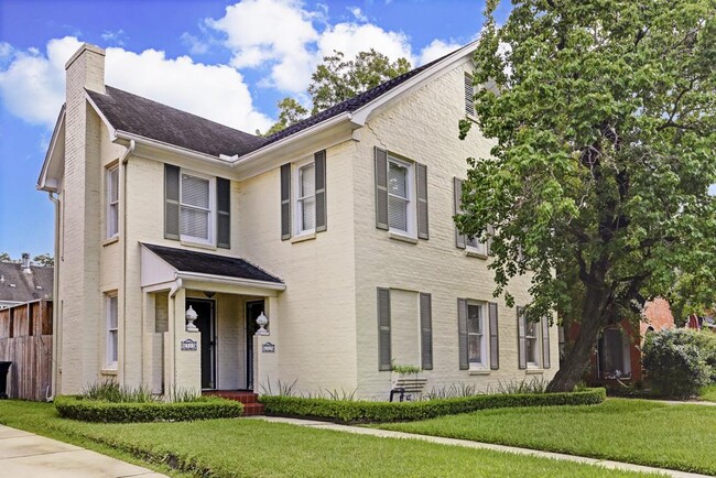 Building Photo - 2313 Wroxton Rd