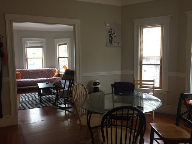 Building Photo - 85 Lowden Ave Unit 2 Rental