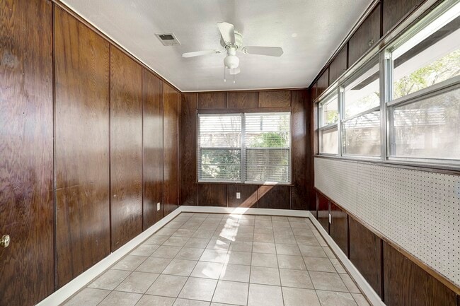 Photo - 5004 Holt St