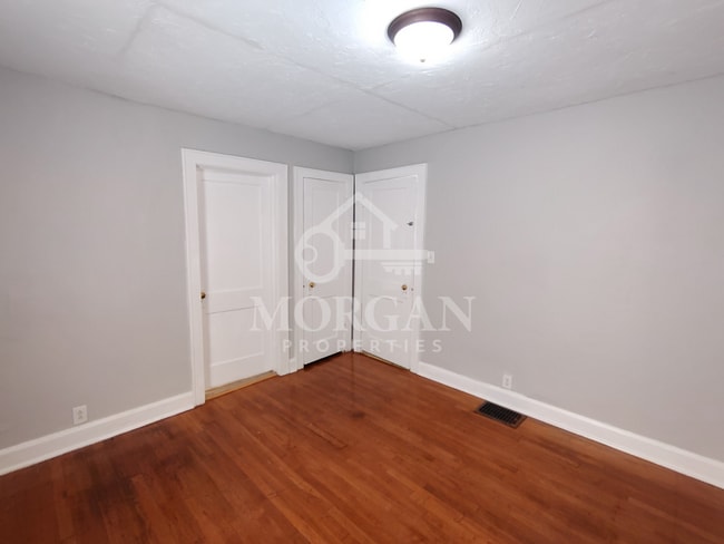 Photo - 220 W 38th St