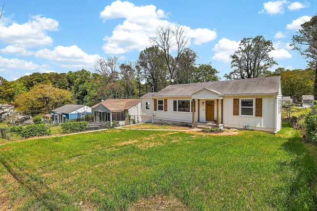 Photo - 1310 Kenilworth Dr SW