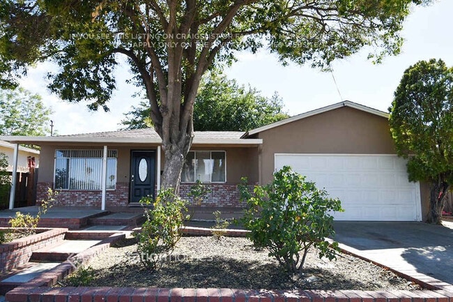 Building Photo - 284 Yosemite Dr
