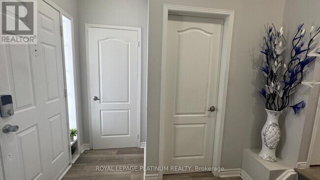 Photo - 22 Rivermere Ct