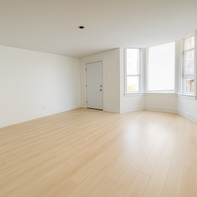 Photo - 740 Lorne Av