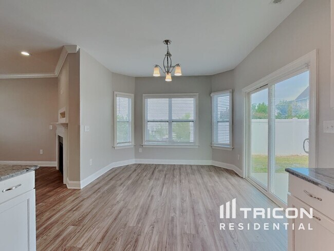 Photo - 117 W Falcon Ct