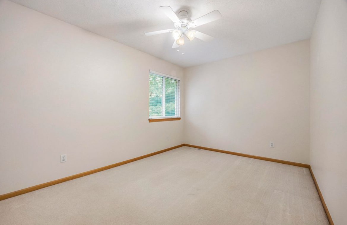 Photo - 270 Silverridge Dr