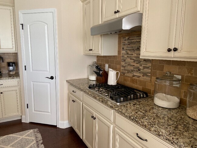 Photo - 9610 Camberley Ave NW