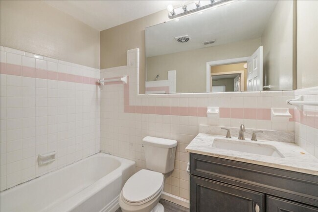 Photo - 207 Iris Cir