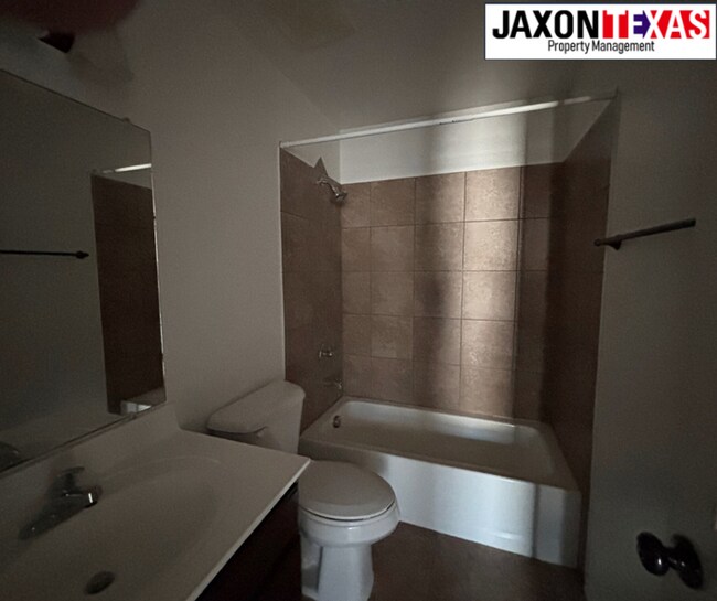 Photo - 5938 Megan St