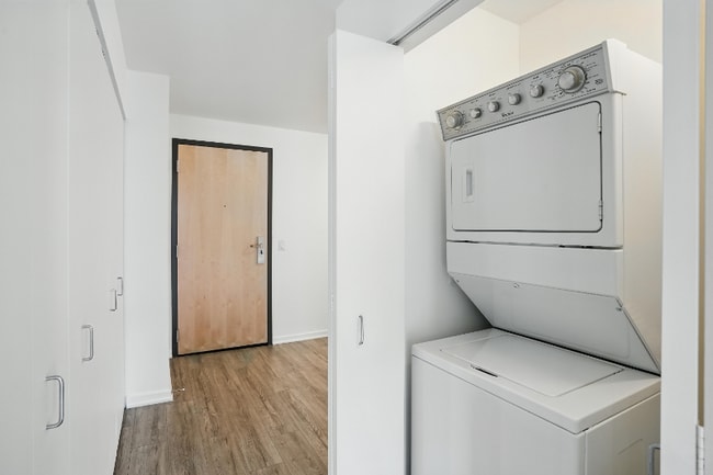 Photo - 1372 S Wabash Ave