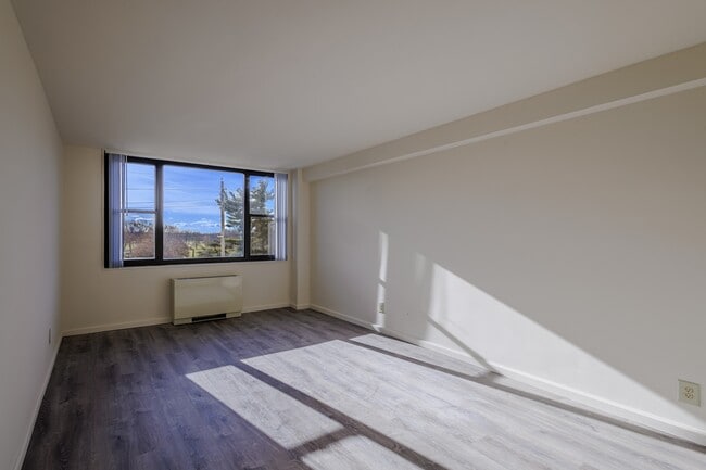 Welcome to Country Club Towers I, where sunlight fills spacious interiors and stunning views await. Enjoy modern amenities and a vibrant community. Don’t miss your chance to call this beautiful place home. Schedule your tour today!