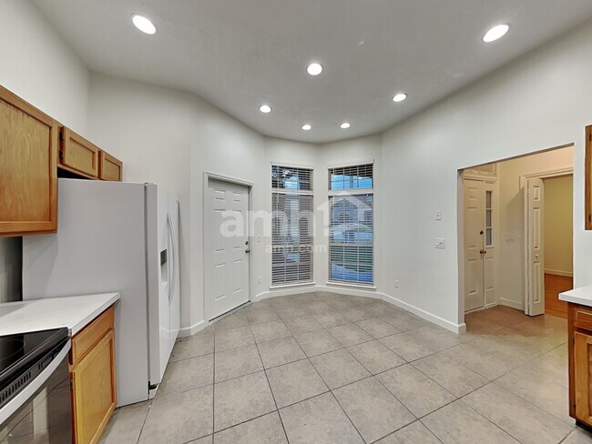 Photo - 4539 Antler Hill Dr E