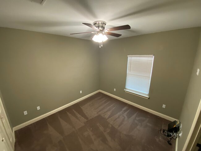 Building Photo - 10314 Sierra Dr