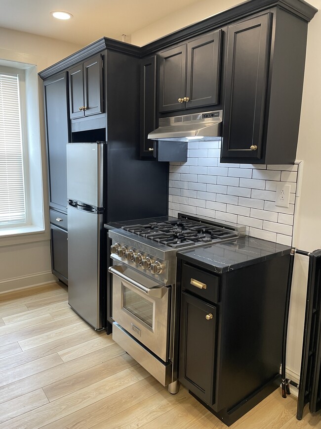 Building Photo - 130 Dawson St Unit #3
