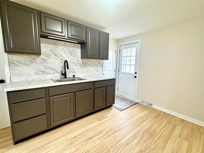 Photo - 63 St John St Unit 3