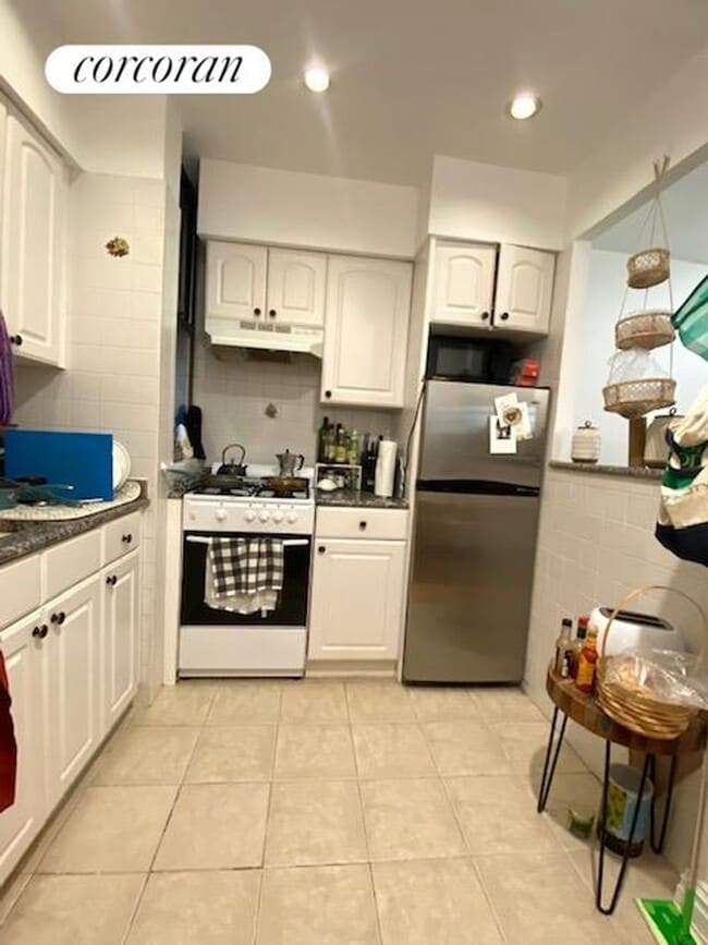 Photo - 324 W 47th St Apartment