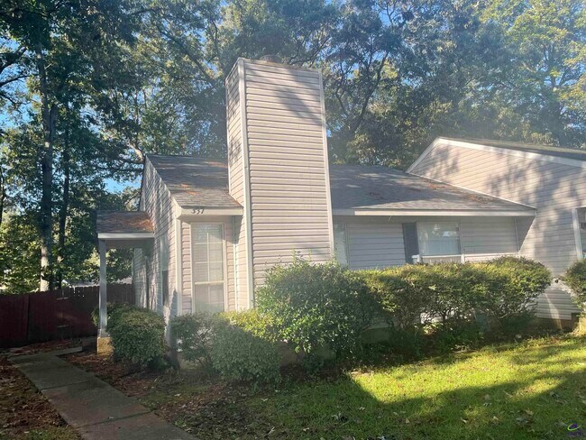 Photo - 337 Somerset Dr House