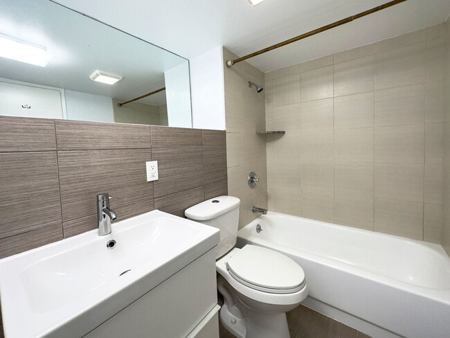 Photo - 344a Utah St