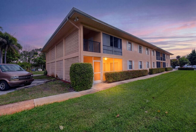 Building Photo - 333 SE Martin Ave Unit 1-a