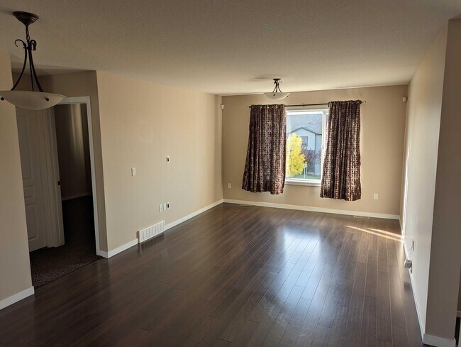 Photo - 5004-5004 James Hill Rd