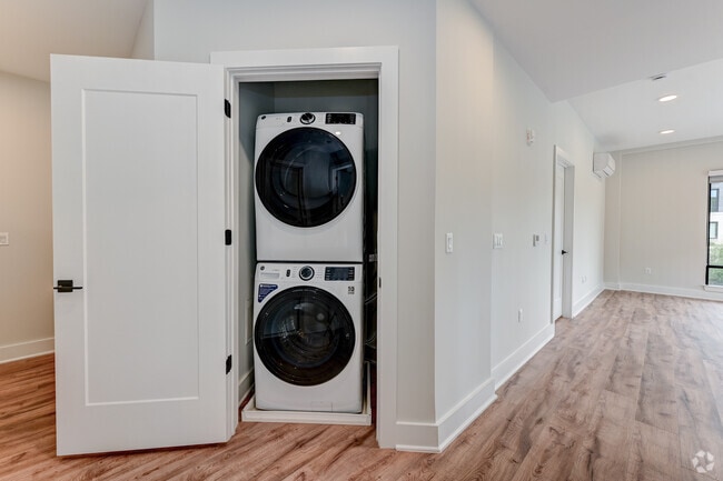 2BR, 2BA - 1116SF - Laundry
