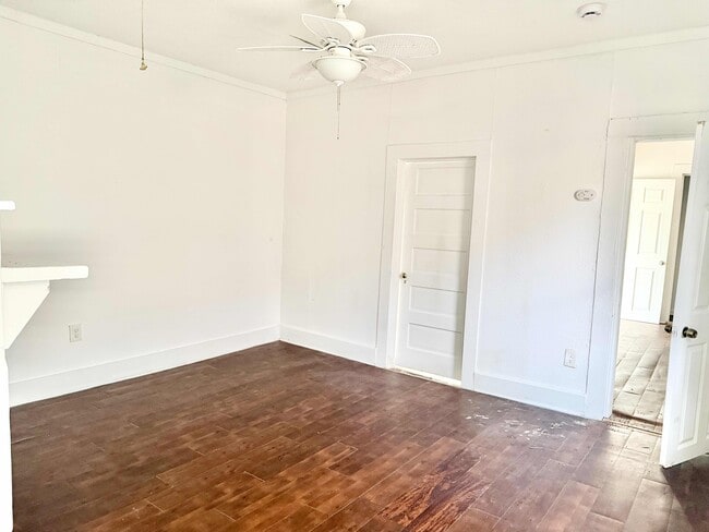 Photo - 119 N Baxter St