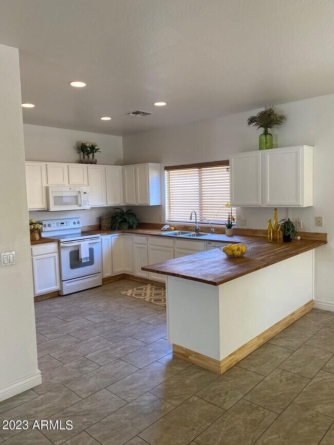 2847 E Morenci Rd Rental For Rent in San Tan Valley, AZ