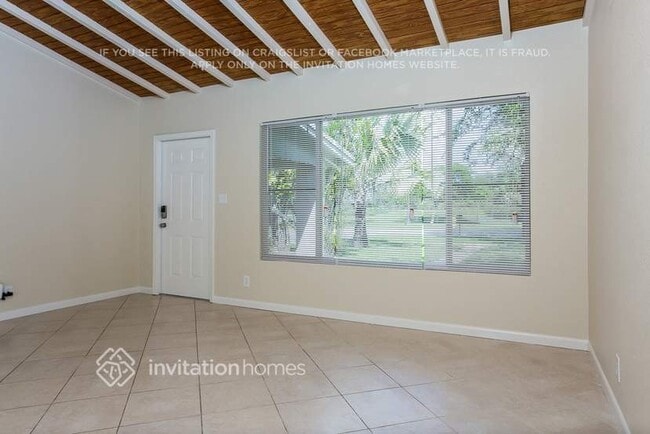 Photo - 883 W Country Club Cir