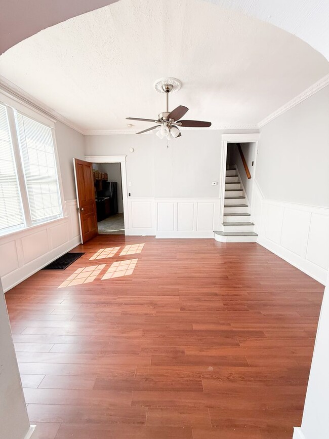 Photo - 3 Bedroom/1 Bathroom with Fenced-in Backyard!