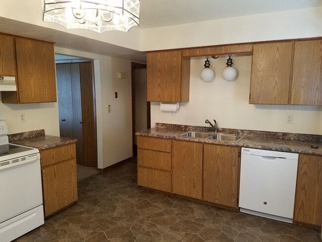 Building Photo - Westgate 205-207 Unit 205-207-205