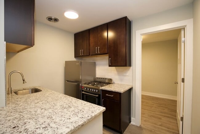 Photo - 448 W Barry Unit 123